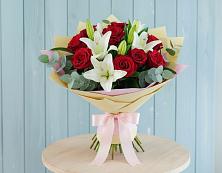 Букет цветов из:  Лилии и Розы в Высоцком