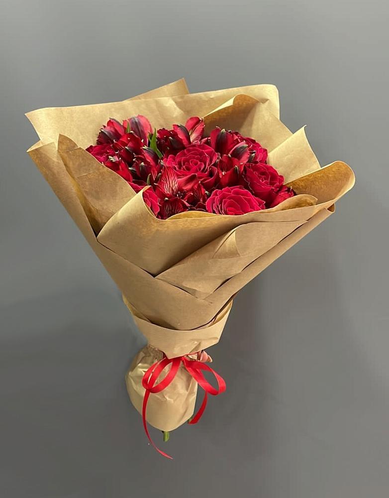 Букет цветов из: Альстромерии и Розы в Высоцком