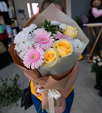 Букет цветов из:  Герберы, Розы и Хризантемы в Высоцком