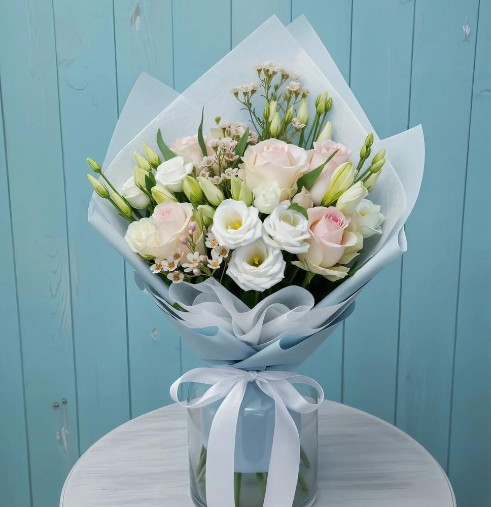 Букет цветов из: Розы и Лизиантусы в Высоцком