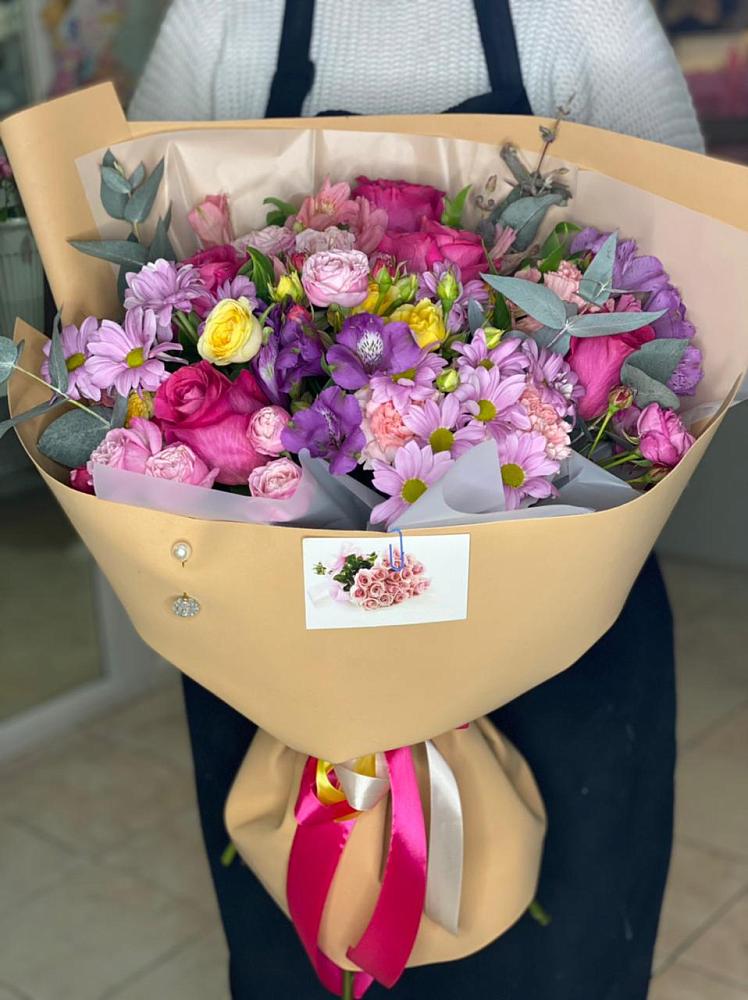 Букет цветов из: Хризантемы, Гвоздики и Альстромерии в Высоцком