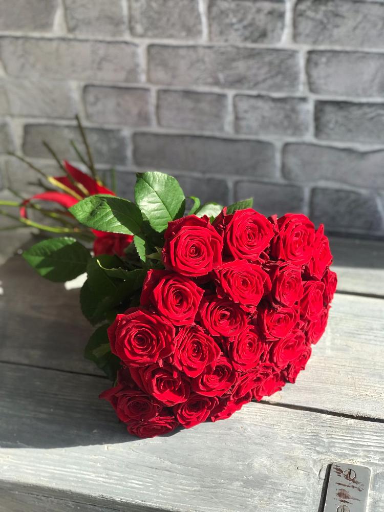 Букет Красные розы Фридом в Высоцком