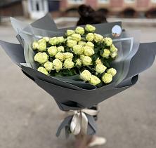 Букет Белые кустовые розы Солинеро в Высоцком