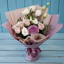 Букет цветов из:  Розы и Лизиантусы в Высоцком