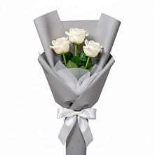 Букет 3 белые розы в Высоцком