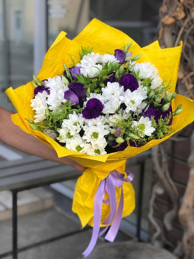 Букет цветов из: Ирисы, Хризантемы и Ромашки в Высоцком