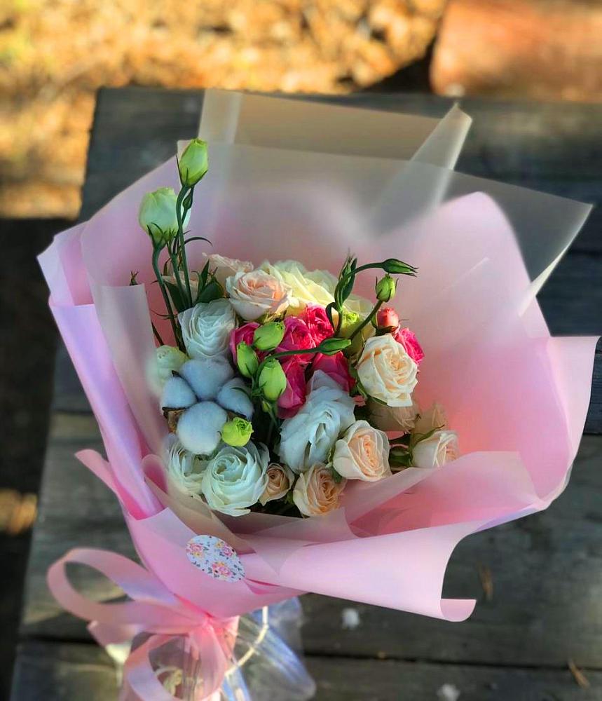 Букет цветов из: Розы и Лизиантусы в Высоцком