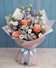 Букет цветов из:  Лизиантусы, Розы, Альстромерии и Гипсофила в Высоцком