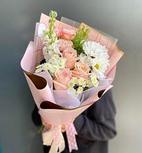 Букет цветов из:  Хризантемы и Розы в Высоцком