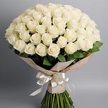 Букет 101 беля роза Белоснежка в Высоцком