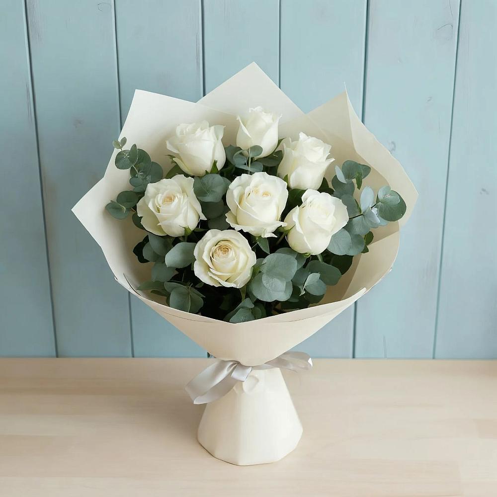 Букет Белые розы в Эвкалипте в Высоцком