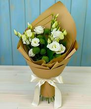 Букет цветов из:  Хризантемы и Лизиантусы в Высоцком