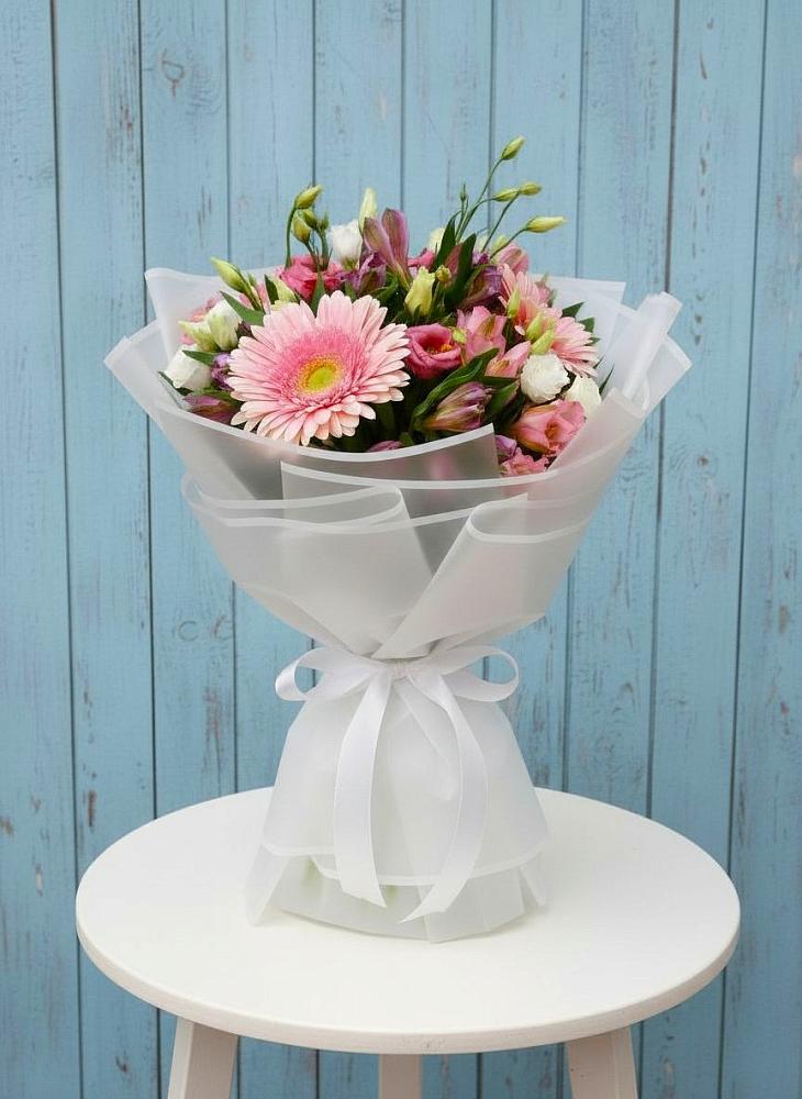 Букет цветов из: Герберы, Альстромерии и Лизиантусы в Высоцком