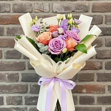 Букет цветов из:  Лизиантусы и Розы #REPLACE_PRED# Высоцком