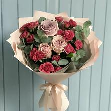 Букет цветов из:  Гвоздики и Розы в Высоцком