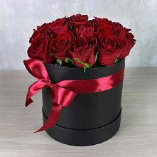 Цветочная композиция из Розы в шляпной коробке в Высоцком