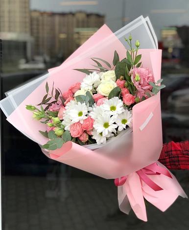 Букет цветов из: Розы, Лизиантусы и Хризантемы в Высоцком