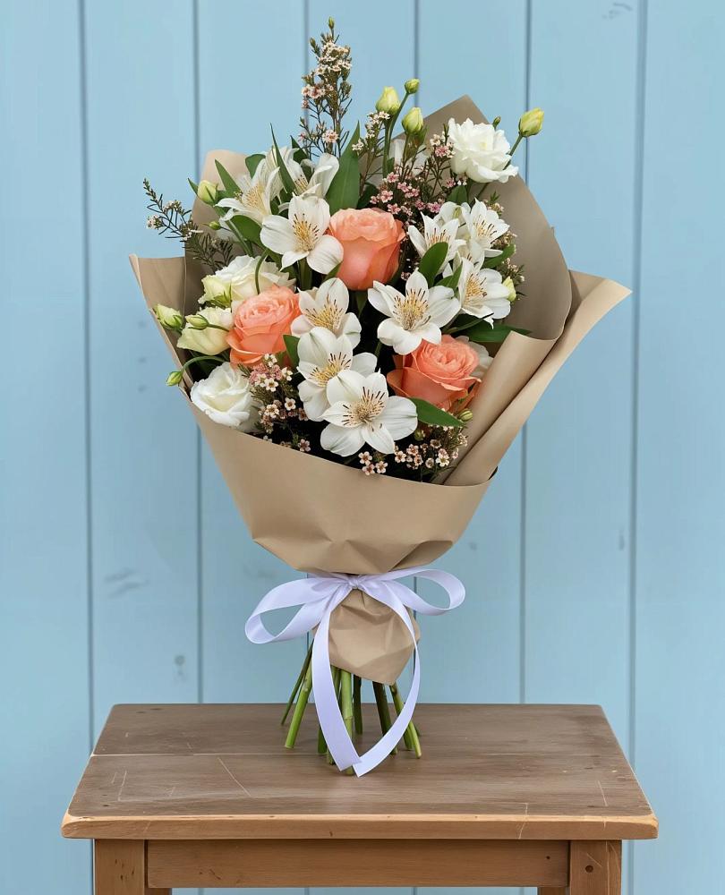 Букет цветов из: Альстромерии, Лизиантусы, Розы и Хризантемы в Высоцком