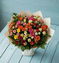 Букет Микс из разноцветных кустовых роз в Высоцком