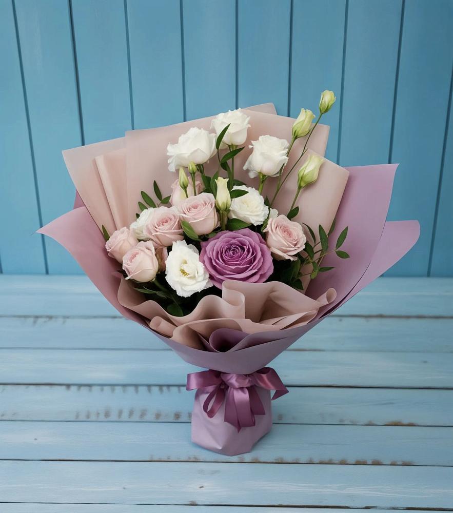 Букет цветов из: Розы и Лизиантусы в Высоцком